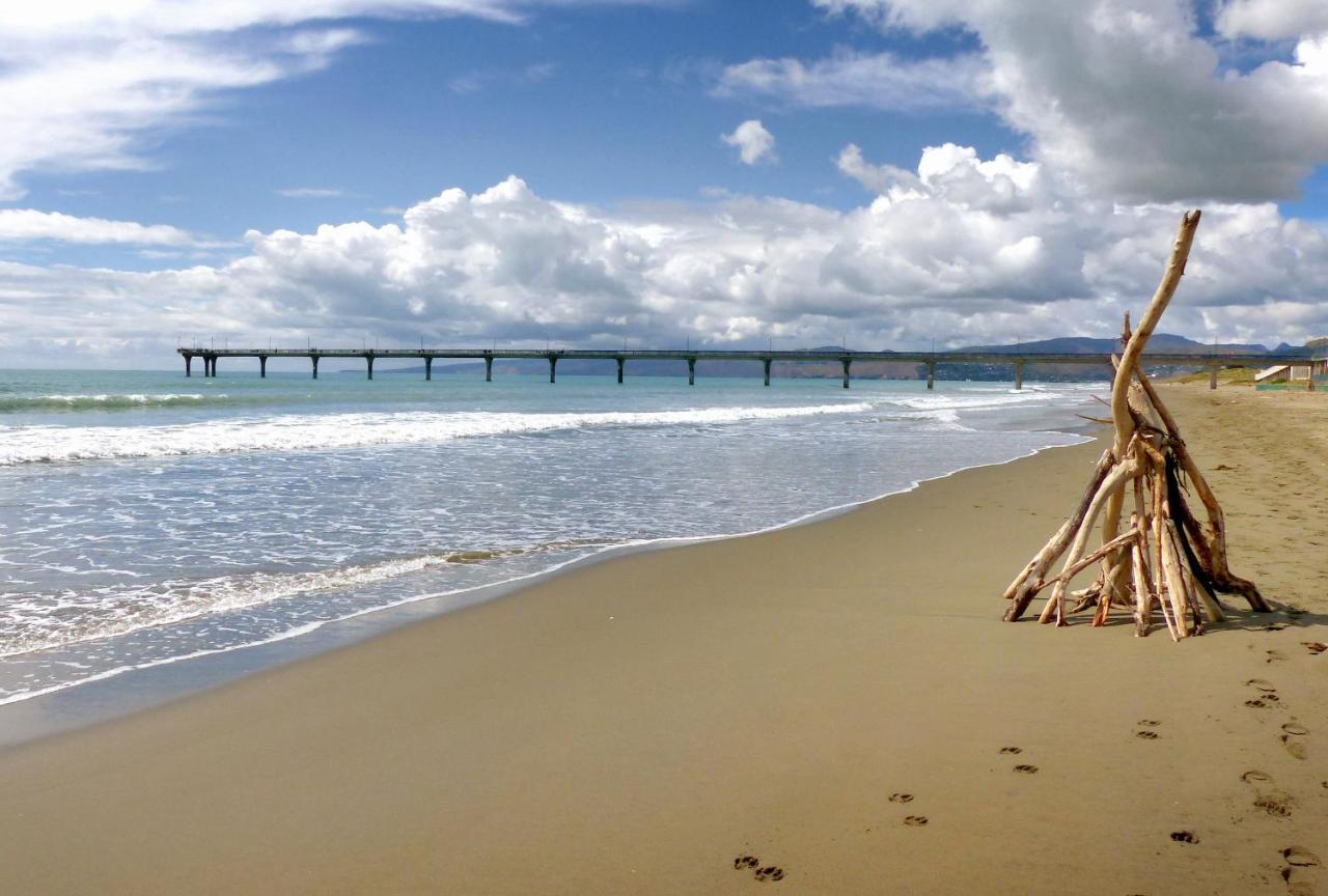 Beachside Bliss: 1 Bed 1 Bath Christchurch Ngoại thất bức ảnh